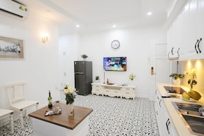 Departamento ejecutivo (One-Bedroom With Internal Balcony) | Cocineta privada | Refrigerador con congelador, microondas, parrilla de estufa y arrocera 