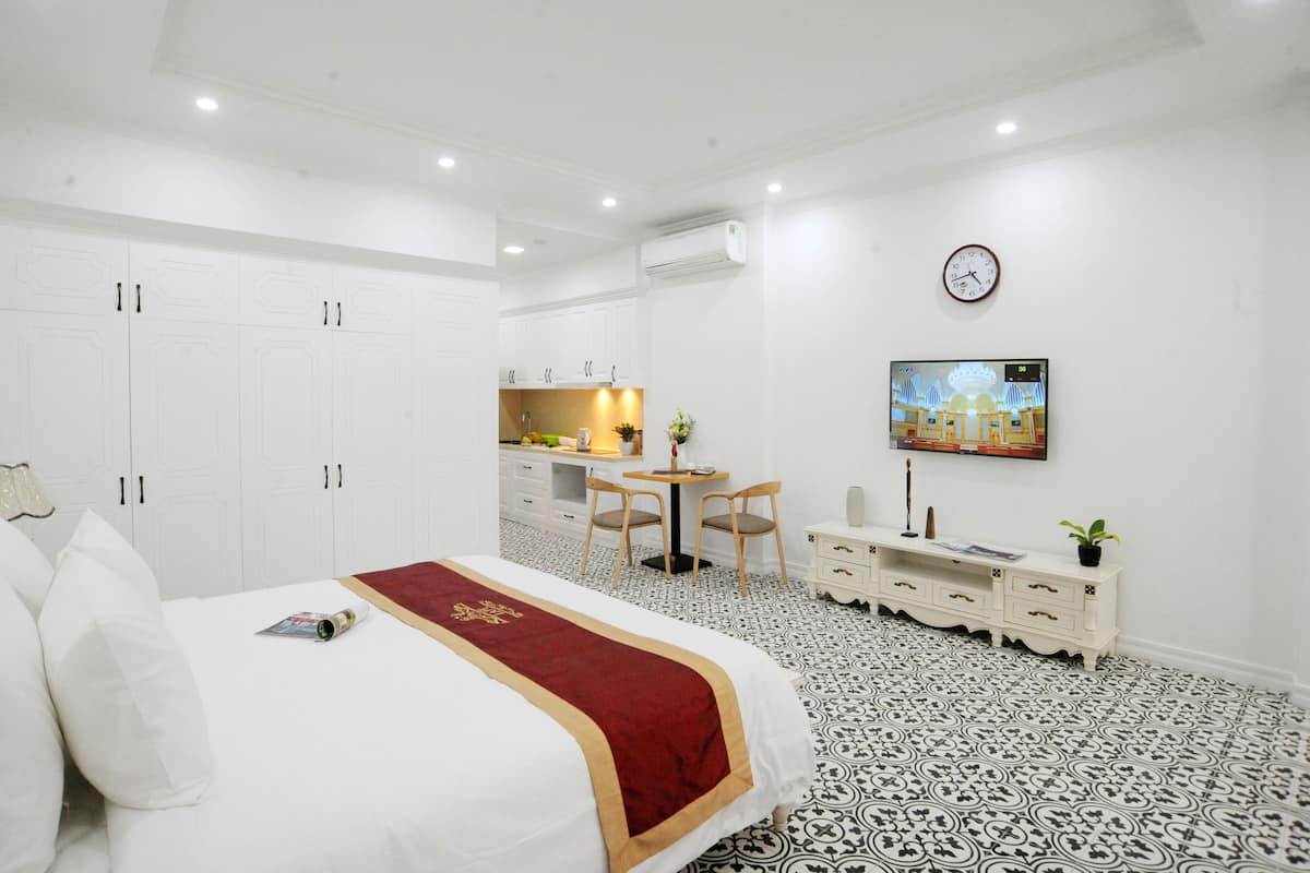 Superior Studio With No Balcony | Desk, laptop workspace, soundproofing, free WiFi