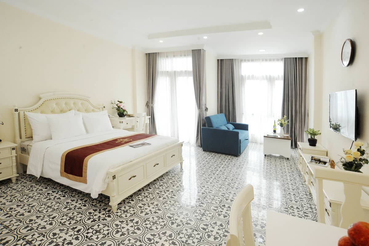 Deluxe Studio With Outside Balcony | Desk, laptop workspace, soundproofing, free WiFi