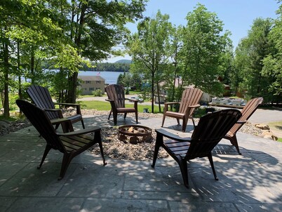 Renovated Lodge with Gorgeous Lake  Views