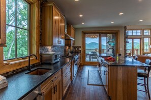 雪櫃、微波爐、焗爐、爐具