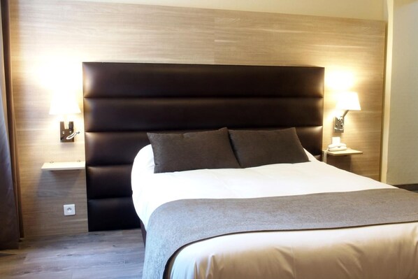 Cribs/infant beds, free WiFi, bed sheets