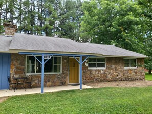 Exterior - Newlands Peaceful Escape family holiday home close to White River and Boat Dock. (Lakeview)