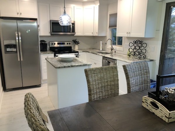 Fridge, microwave, oven, stovetop - Lovely Lavallette Three bedroom in heart of Lavallette (Lavallette)