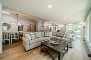 Télévision, cheminée, jeux vidéo, baby-foot