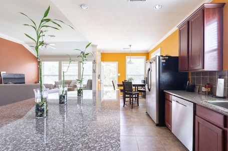 Fridge, microwave, oven, stovetop. Spacious 4BR Family Home. Sleeps 8. Fast Wi-Fi