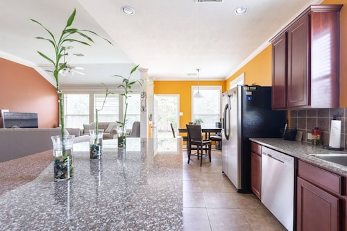 Modern 4BR Home w/ Office. Perfect for Families & Team