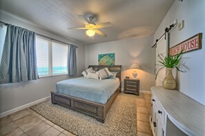 2 bedrooms, iron/ironing board, WiFi, bed sheets - 1016 Shores Of Panama- Beautiful Beaches & breathtaking Sunsets (Panama City Beach)