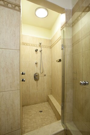 Luxury-Suite, 1 Schlafzimmer, Whirlpool | Badezimmer