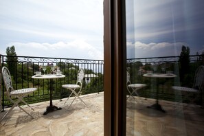 Superior Double Room, Balcony, Bay View | Balcony - Althea Mansion Hotel (Volos)