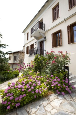 Front of property - Althea Mansion Hotel (Volos)