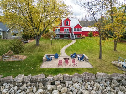 New Waterfront home with kayaks & Fire pit+ Close to Green Bay and Sturgeon Bay
