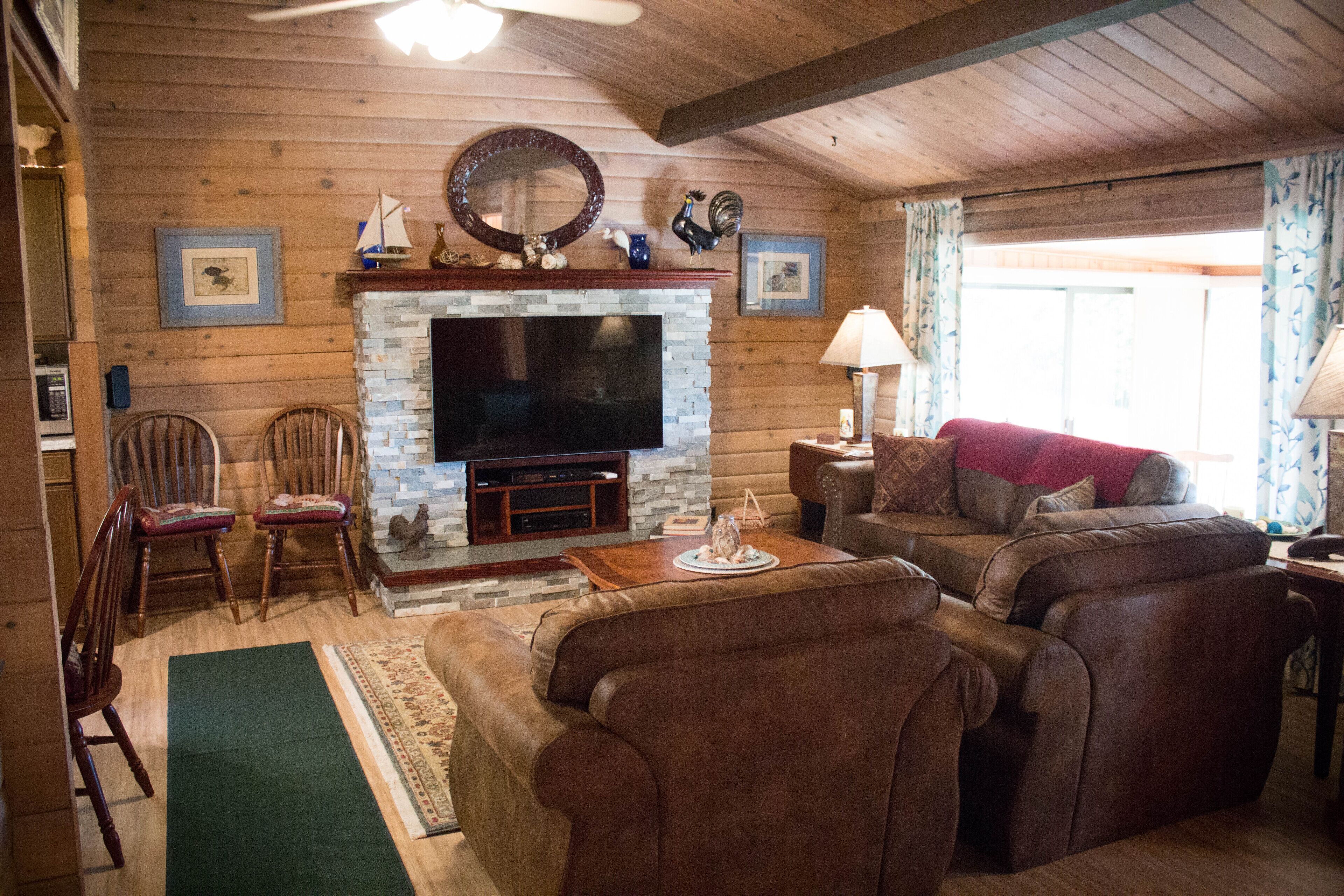 Smart-TV, bordtennis og bøker