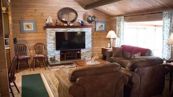 Smart-TV, bordtennis og bøker