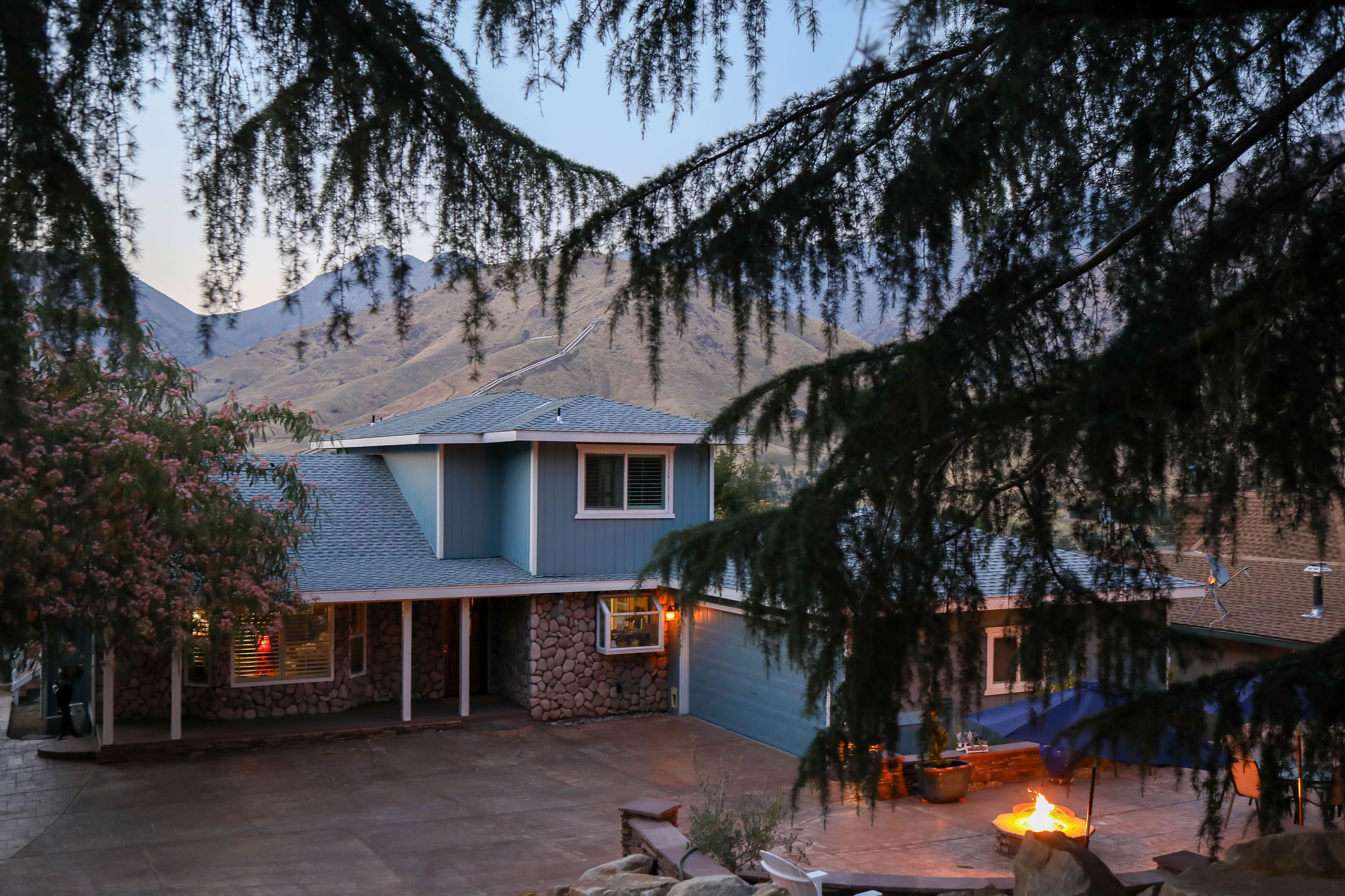 Beautiful Kernville Mountaintop Hideaway -  New Hot Tub - 1.5 mi to downtown