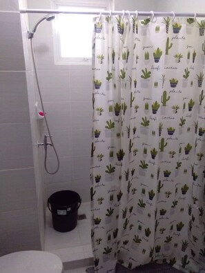 Bathroom - The building Mivesa Garden Residences 4 812 (Cebu City)