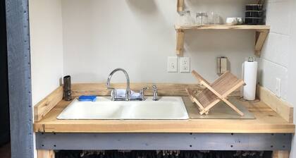 Charming 2 room Studio in Private Setting near Cody