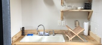 Charming 2 room Studio in Private Setting near Cody