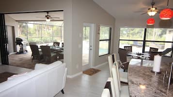 House | Living room | Flat-screen TV, fireplace, DVD player