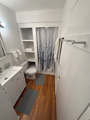 Bruser, hårtørrer, håndklæder, Sæbe