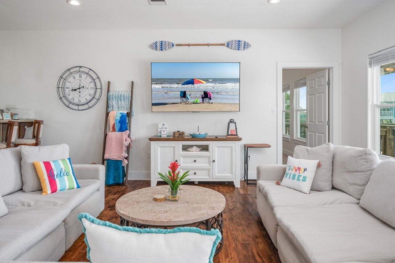 Beach Life, Budget Friendly, Quick Access To Beach, 3 Bedroom, Sleeps 10 - Crystal Beach, TX
