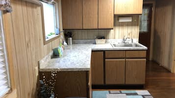 Fridge, microwave, stovetop, coffee/tea maker