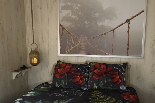 1 bedroom, bed sheets