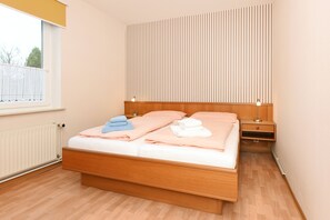 2 Schlafzimmer, Reisekinderbett, WLAN, Bettwäsche