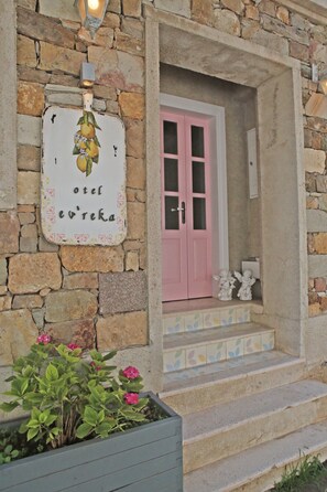 Front of property - Evreka Butik Otel (Bozcaada)