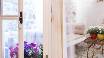 デラックス ルーム ガーデン (Basement/Ground Floor) | WiFi (無料)、ベッドシーツ