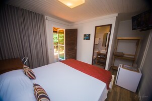 Habitación Deluxe doble, balcón | Colchones con acolchado adicional, minibar, escritorio