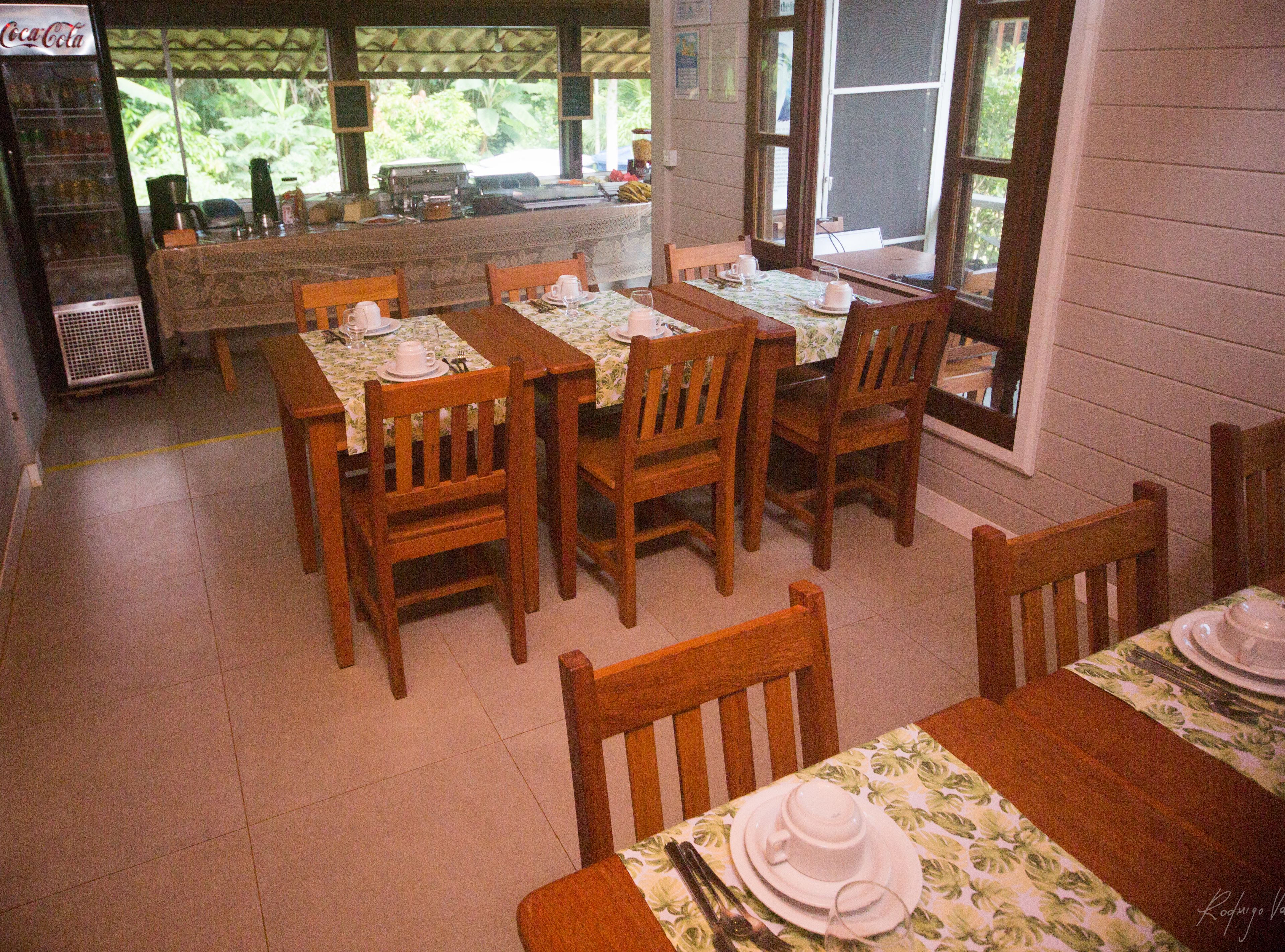 Café da manhã com buffet grátis todos os dias