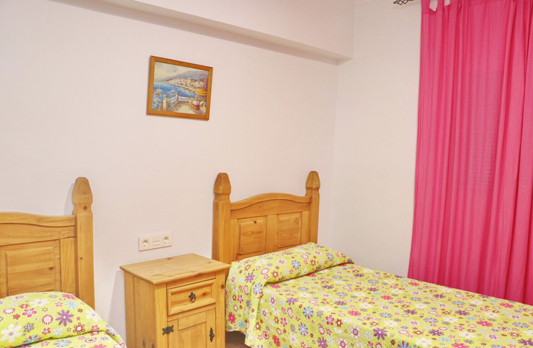 3 chambres, fer et planche à repasser, Wi-Fi, draps fournis