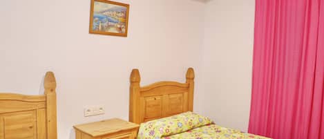 3 chambres, fer et planche à repasser, Wi-Fi, draps fournis