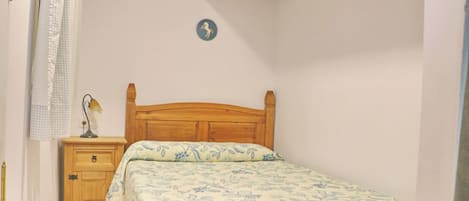 3 chambres, fer et planche à repasser, Wi-Fi, draps fournis