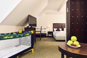 Unclassified image, 2 of 10, button - King-size bed family room - Best Western soibelmanns Wittenberg (Lutherstadt Wittenberg)
