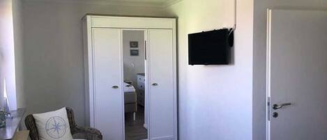 1 chambre, bureau, draps fournis