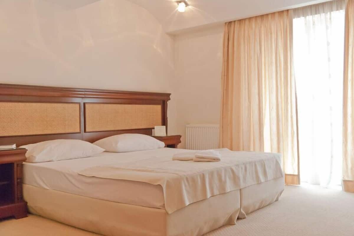 1 habitación, escritorio y sistema de insonorización