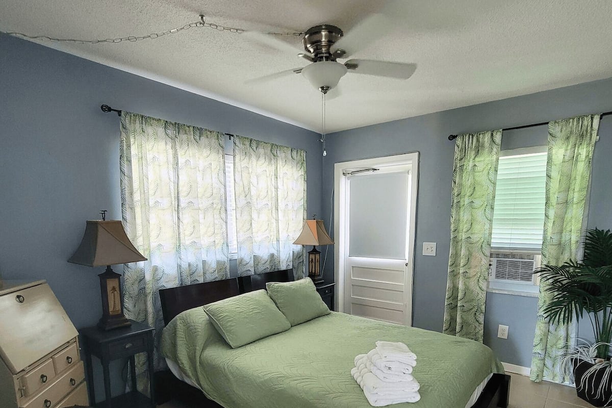 Apartment 2 (with Balcony) | Ayrı ayrı dekore edilmiş, ayrı ayrı döşenmiş