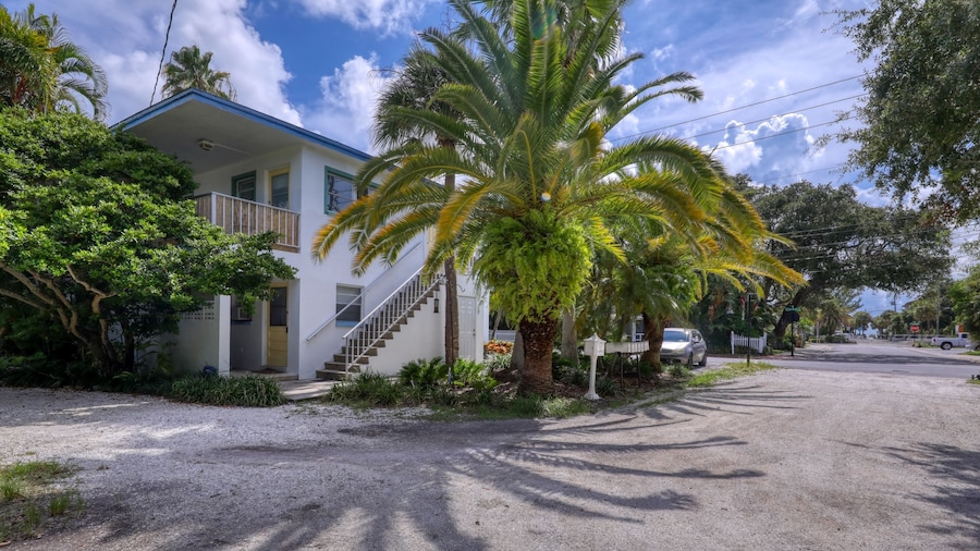BeachTrail Lodging