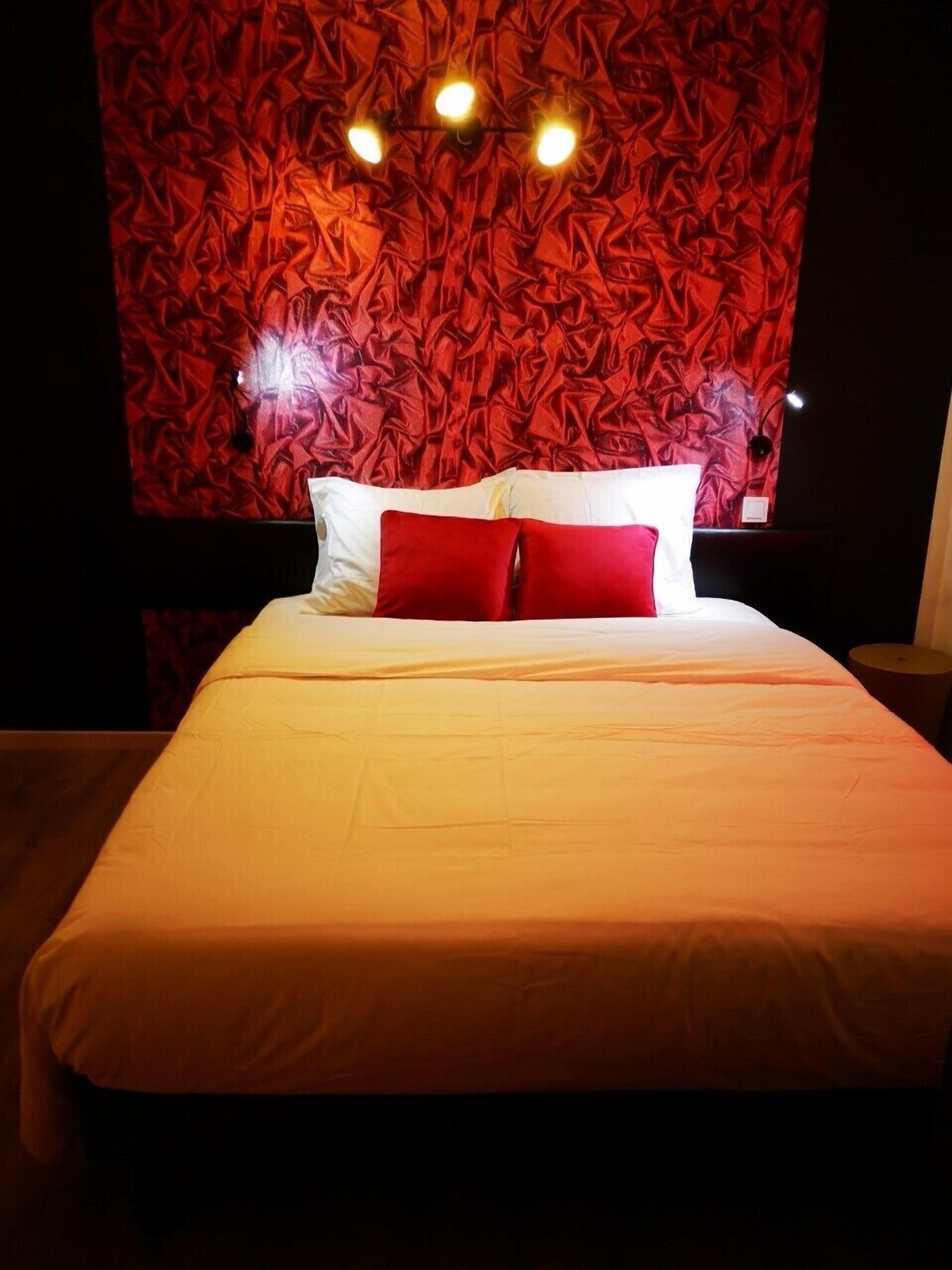 standard double room | desk, blackout curtains, soundproofing, free cots/infant beds