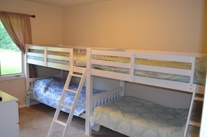 3 bedrooms, desk, iron/ironing board, free WiFi