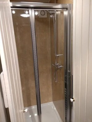 Shower, hair dryer, towels, soap - Ashside Cottage,  Royal Hillsborough, Belfast (Lisburn)