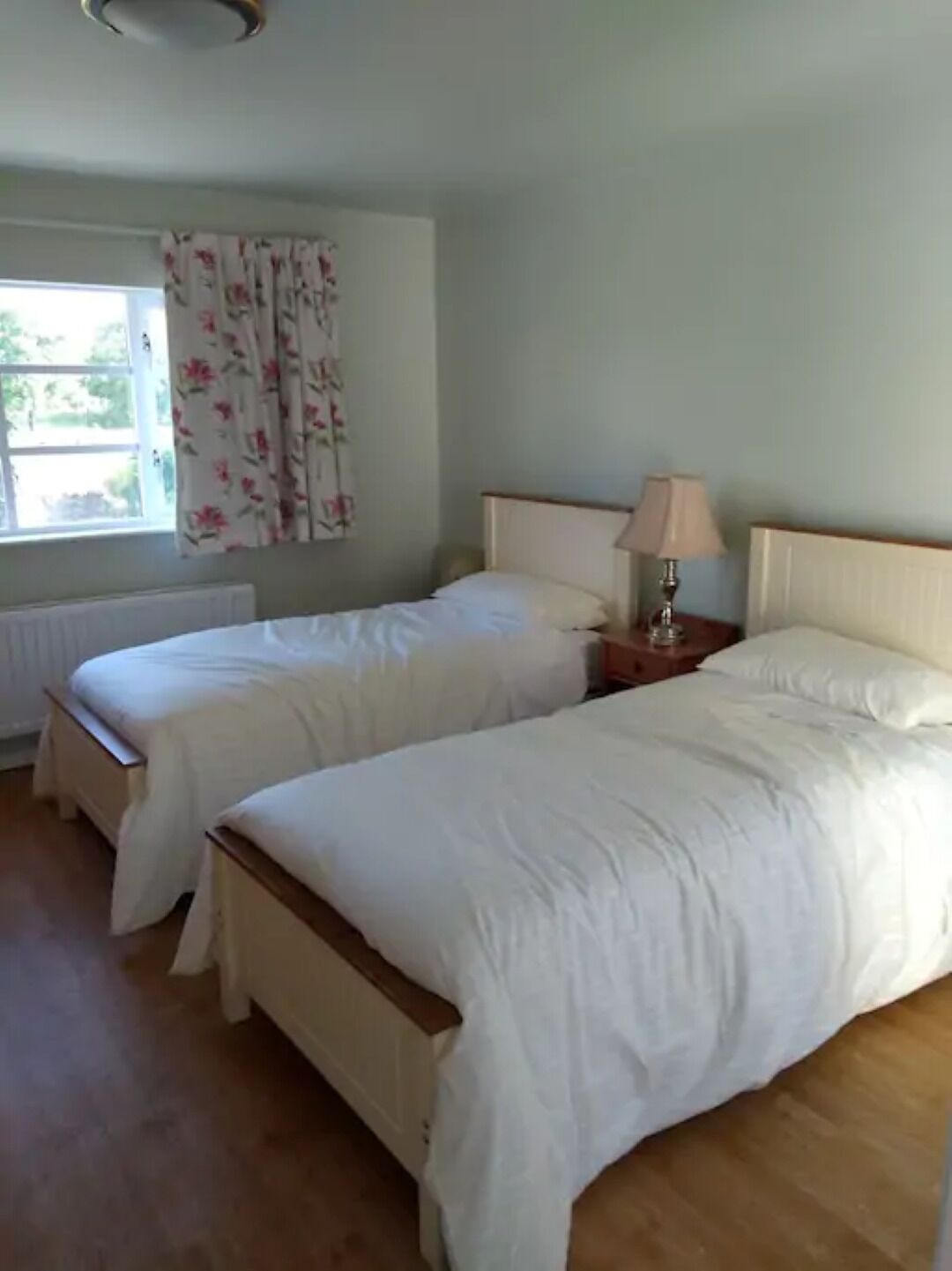 4 多间卧室、熨斗/熨衣板、免费 WiFi、床单