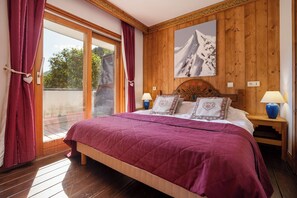 3 bedrooms, bed sheets