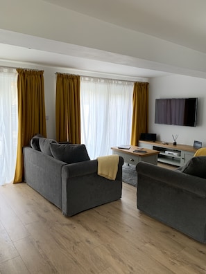 Smart TV, libri, impianto stereo