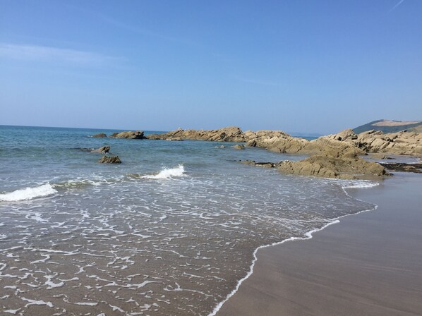 Beach towels - Luxurious home in secluded location with rural views just 5 mins drive to beach  (Torpoint)