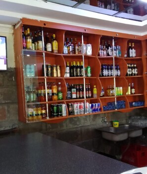 Bar (trong khuôn viên)