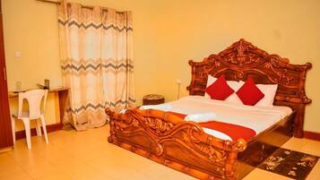 Minibar, individually decorated, individually furnished, desk