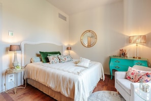 4 bedrooms, iron/ironing board